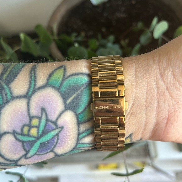 Michael Kors gold and emerald watch with stone accents - Picture 6 of 10